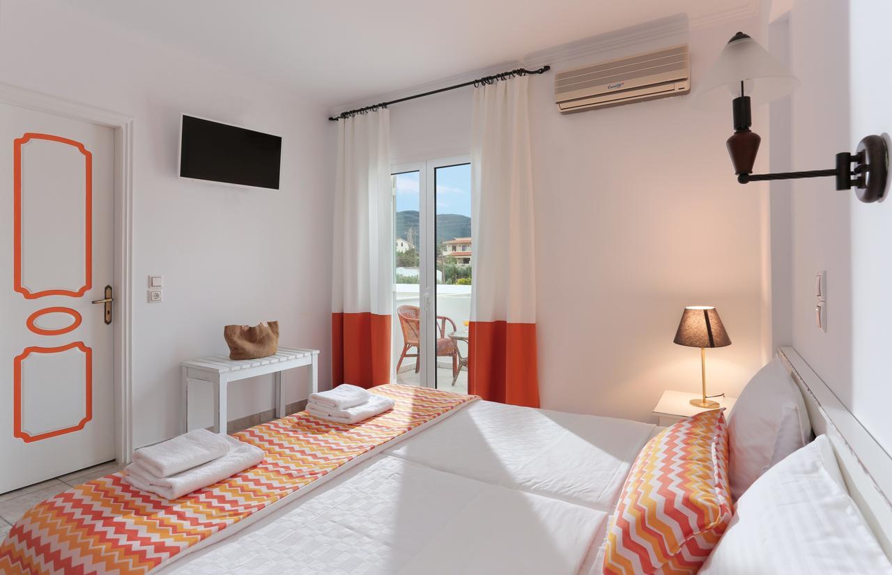 Iris Beach Hotel Monemvasía Exteriör bild