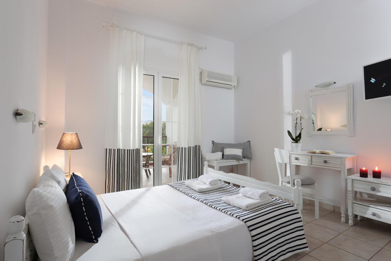 Iris Beach Hotel Monemvasía Exteriör bild