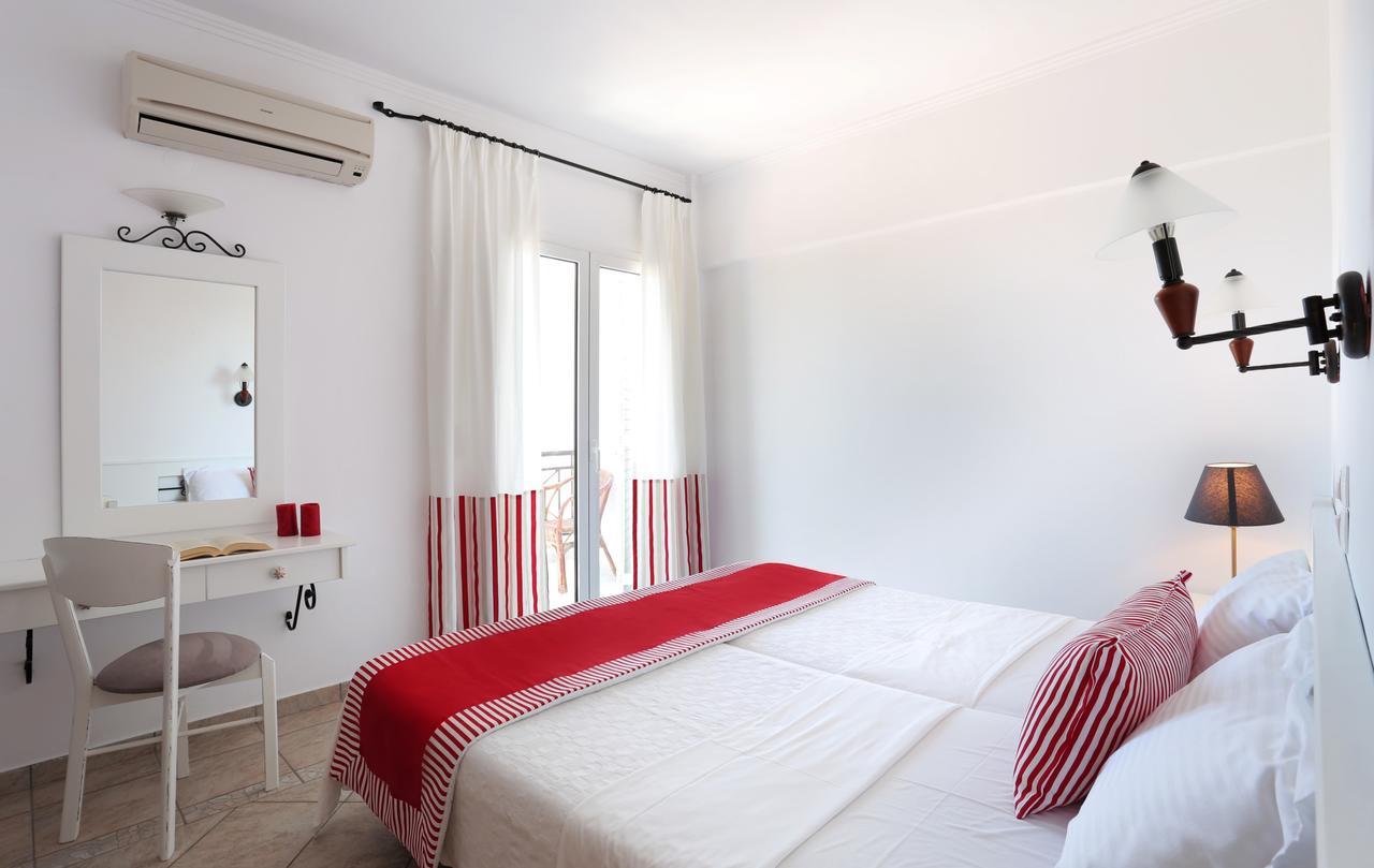 Iris Beach Hotel Monemvasía Exteriör bild