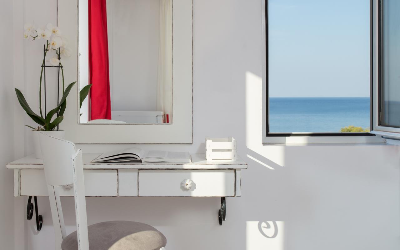 Iris Beach Hotel Monemvasía Exteriör bild