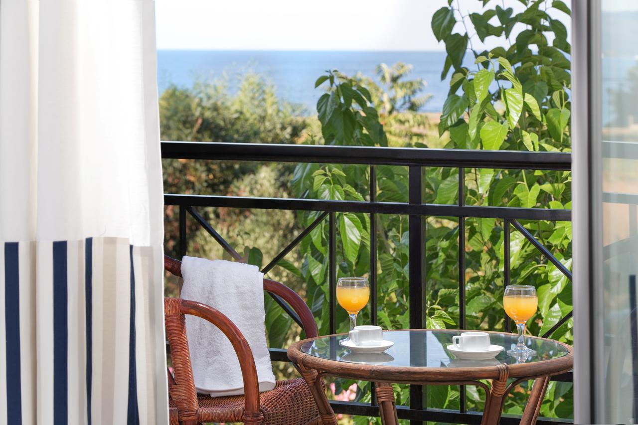 Iris Beach Hotel Monemvasía Exteriör bild